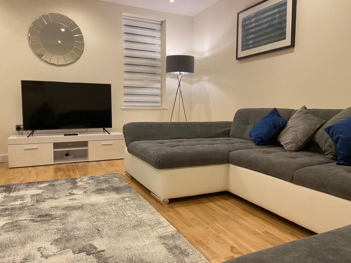 Amazing 2 Bed 2 Bath Private Apartment Уотфорд Экстерьер фото